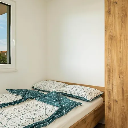 Apartment Olea 150m To *