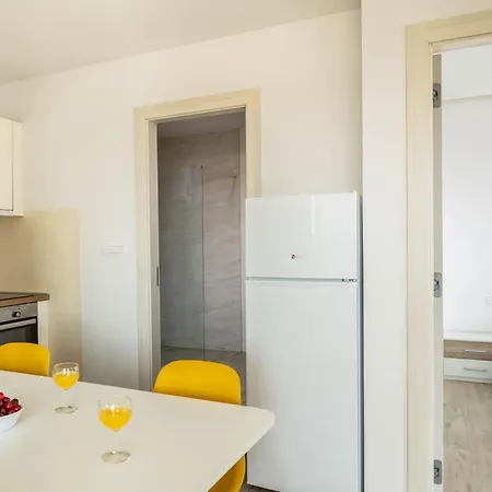 Apartman Two Berdooms With Sea View *