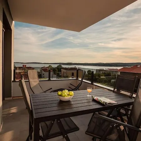 Apartman Two Berdooms With Sea View *